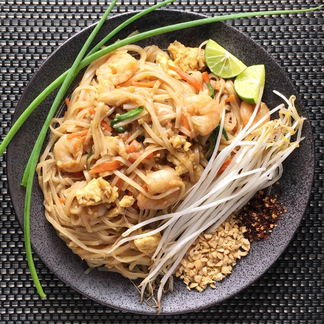 Halal Shrimp Pad Thai: Thailand’s Iconic Stir-Fried Noodles