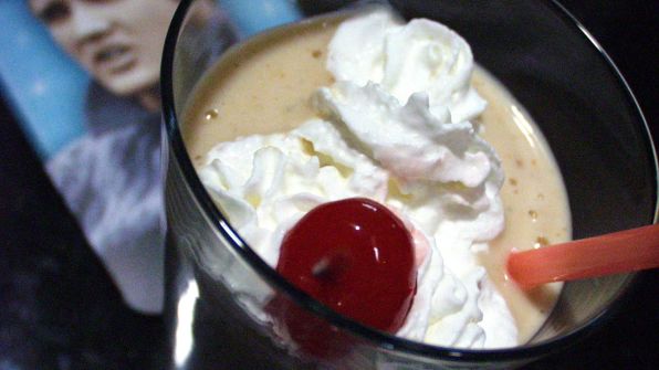 Halal Elvis Smoothie: Creamy Banana Peanut Butter Bliss