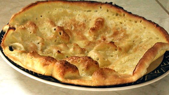 Halal German Fruit Pancake: Fluffy Breakfast Delight with Apples & Almonds