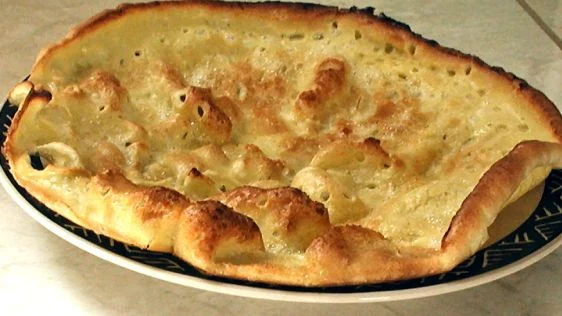 Halal German Fruit Pancake: Fluffy Breakfast Delight with Apples & Almonds