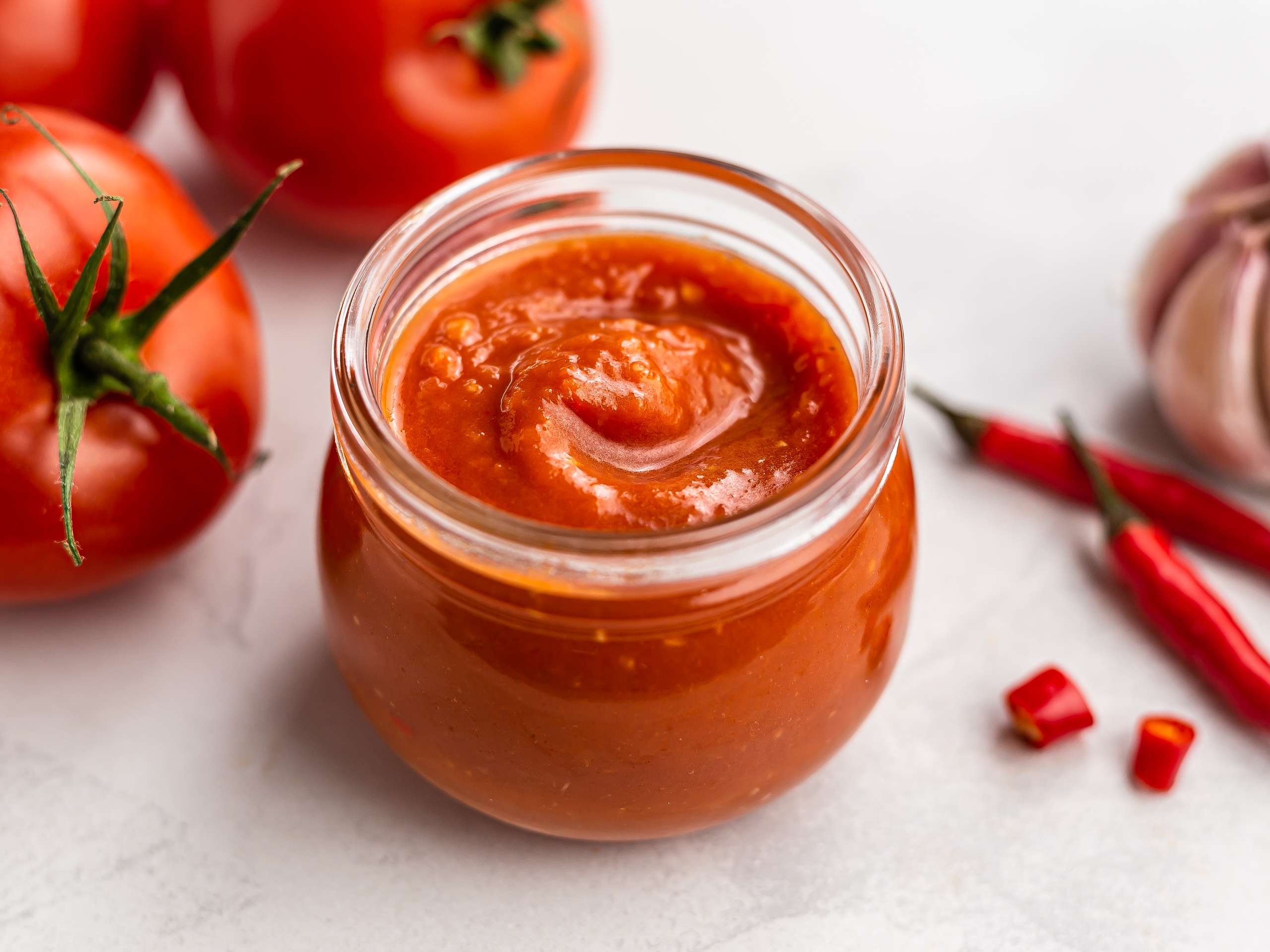 Halal Red Sauce: The Spicy Classic from Halal Carts Made Easy